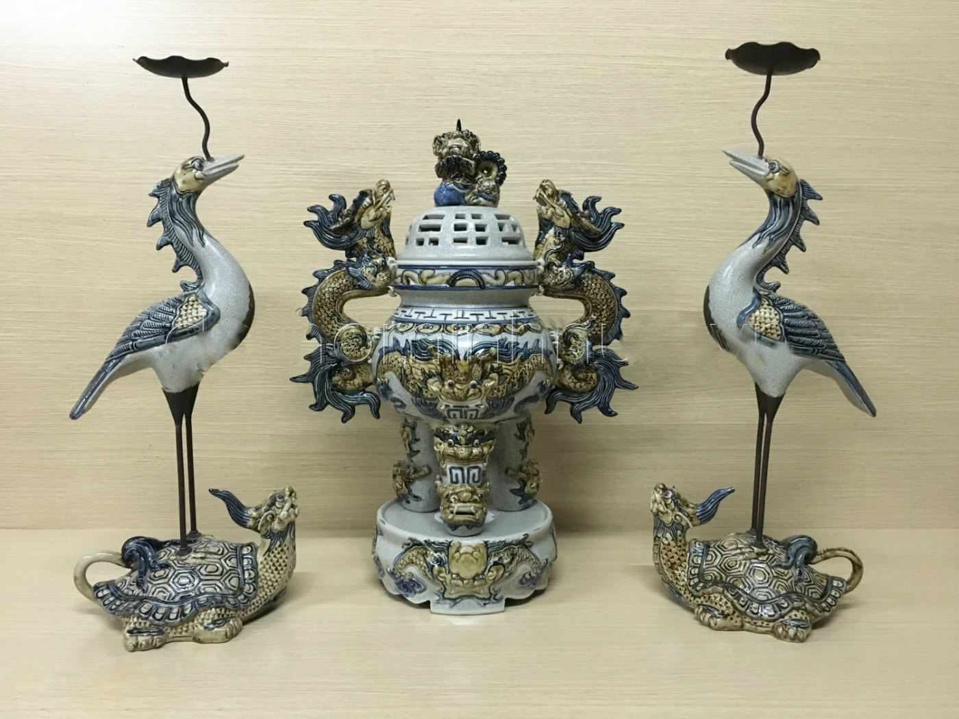 Chim hạc thường xuất hiện trong điêu khắc trang trí đình làng với hình ảnh gắn liền của hạc – rùa (Ảnh: dothominhhue)